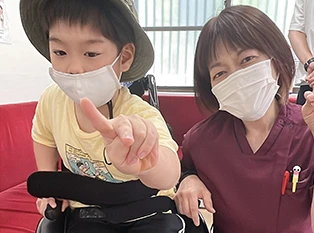 田原様（仮名）と担当スタッフ