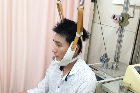 首の牽引の画像